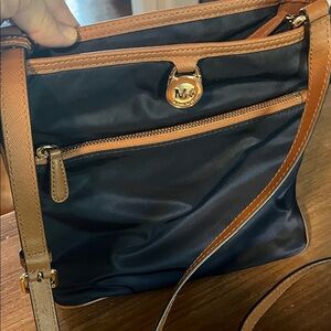 Michael Kors Navy and Brown Shoulder Bag-Pre-loved ❤️